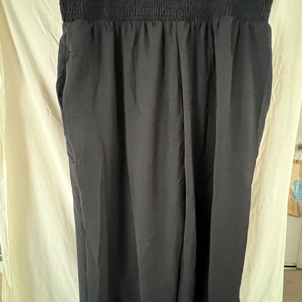 Lightweight Black Pants with smocked waistband. Size 3X. Pockets.